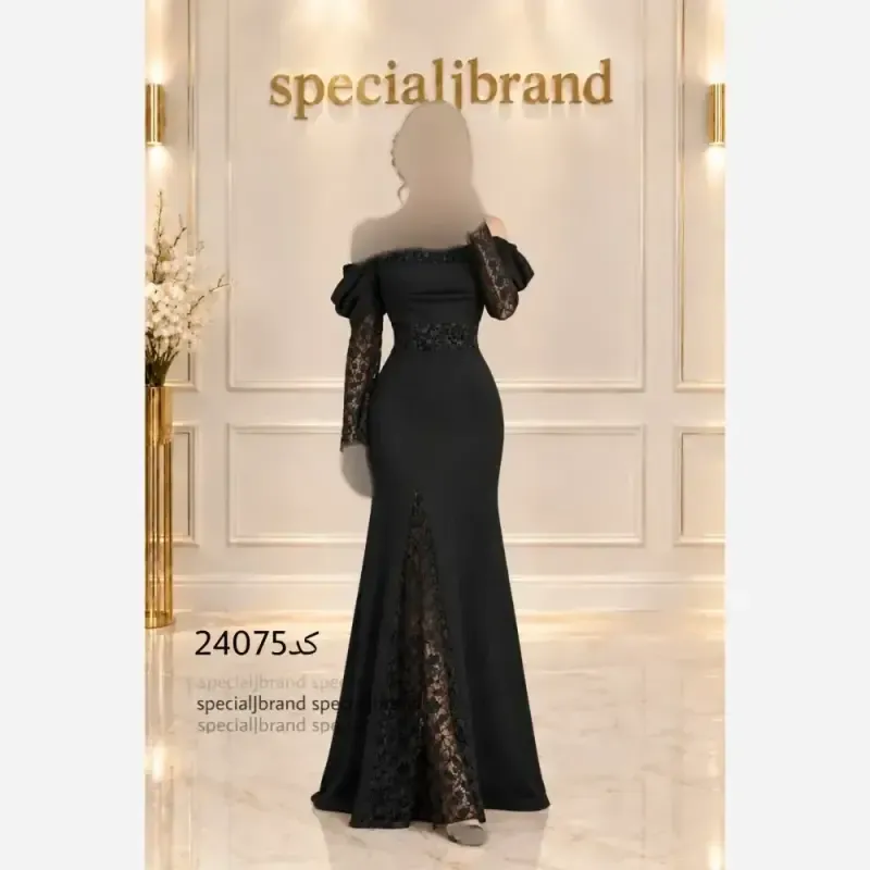 ماکسی مجلسی زنانه جنس غواصی و گیپور مخملی برجسته با کاپ و فنر بالاتنه
