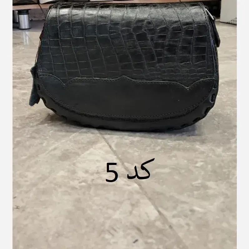 کیف دوشی چرم طبیعی گاوی ابعاد 17 در 25 زنانه